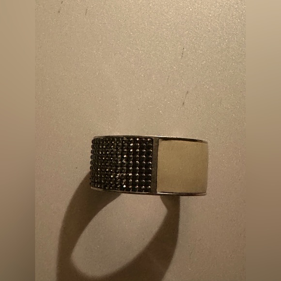 STUNNING SWAROVSKI BLACK CRYSTAL WITH CREAM LEATHER STEEL CUFF - Picture 6 of 7
